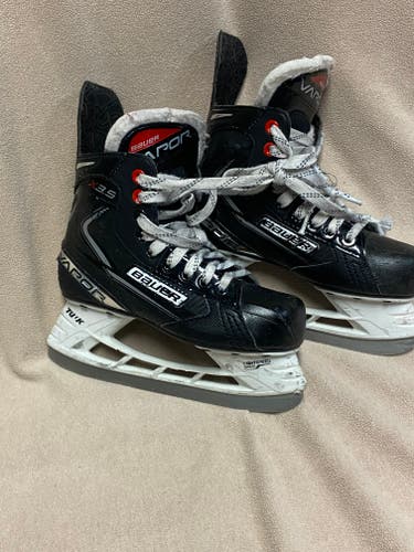 Junior Used Bauer Vapor X3.5 Hockey Skates Size 3