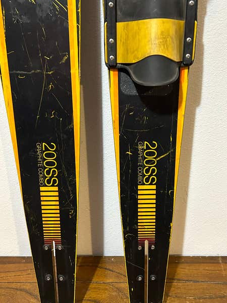 OLD MOUNTAIN VINTAGE NORAs FLAME ￼￼1000 Pair of Authentic Vintage Cut'N Jump 200SS Graphite Combo 66
