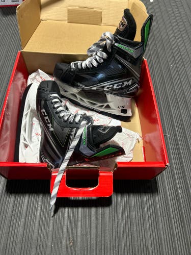 New CCM Regular Width 6 Ribcor Maxx Plus Hockey Skates