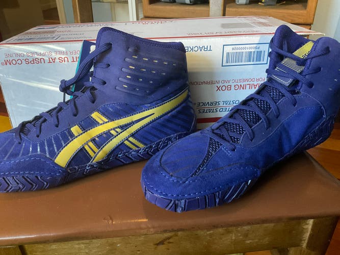 Asics wrestling shoes