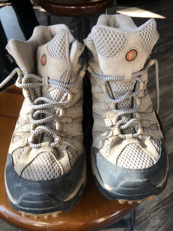 Used Women's Size 7.5 (Women's 8.5) Hiking Boots