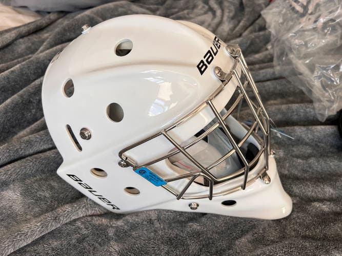 Senior New Bauer 950X Goalie Mask Size Medium
