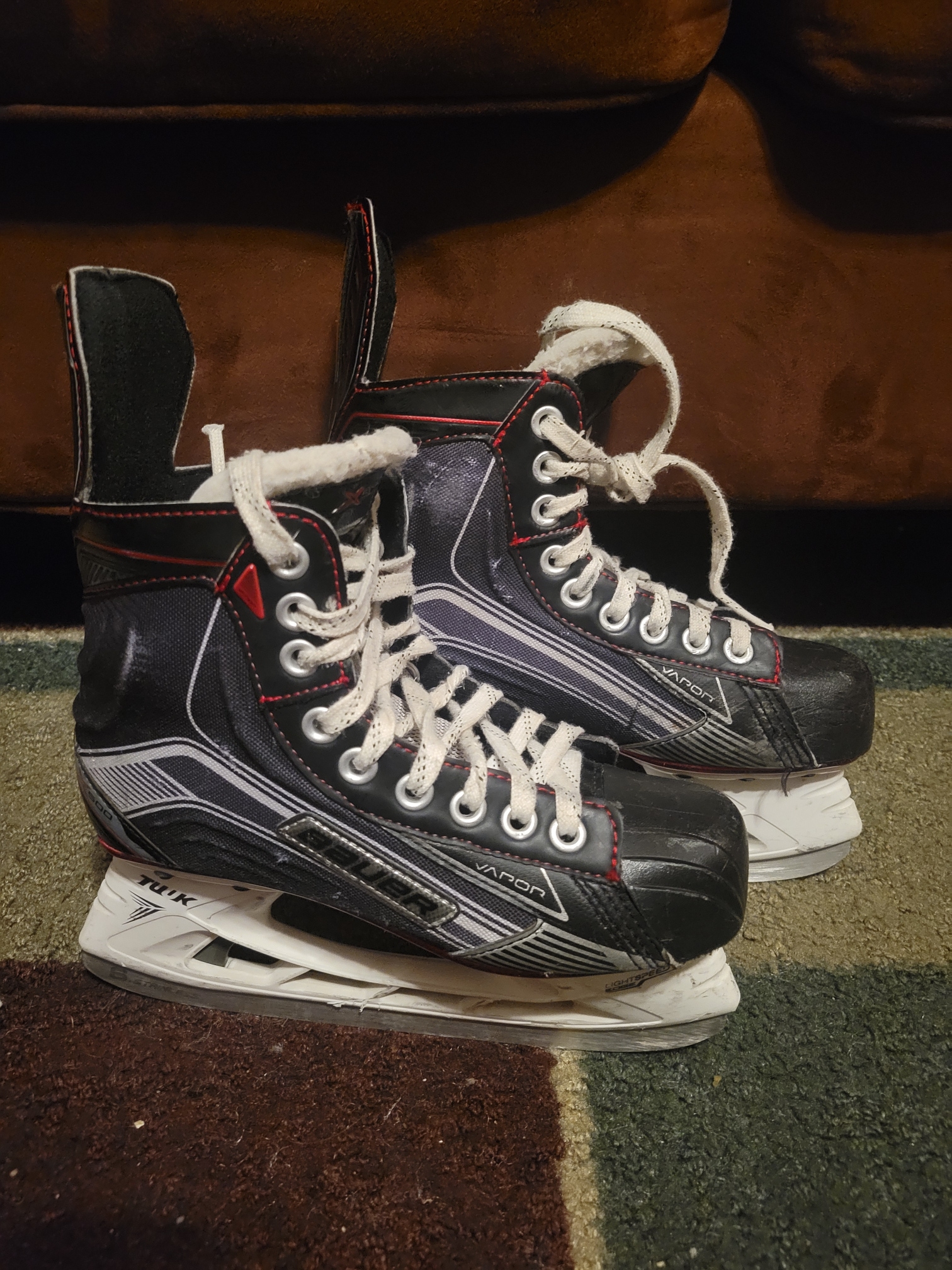 Junior Used Bauer Vapor X500 Hockey Skates Regular Width Size 3