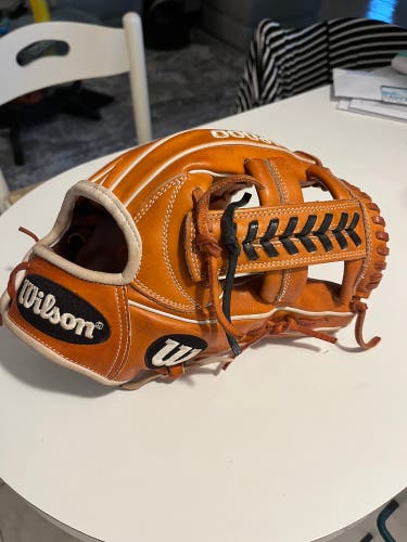 Used Right Hand Throw 11.75" A2000 Baseball Glove