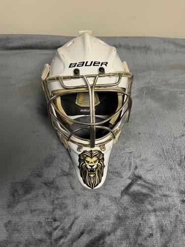 Used Bauer 960 Goalie Mask