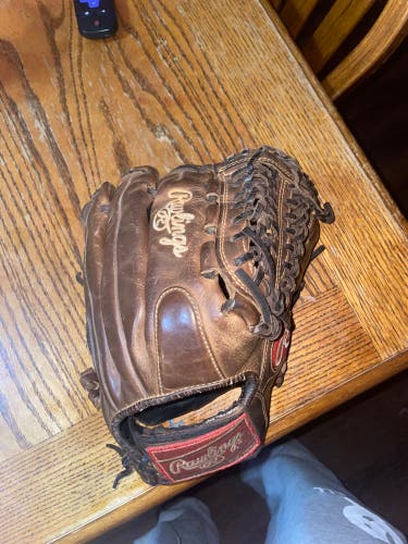 Pitcher's 11.75" Heart of the Hide Baseball Glove