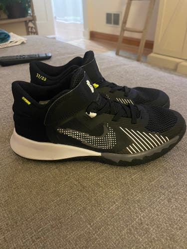 Kids Kyrie Flytrap 5