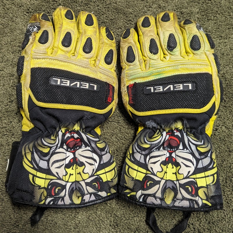 Used Level World Cup CF Glove size 9