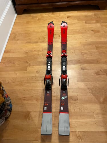 FIS SL, Used Redster S9 Skis