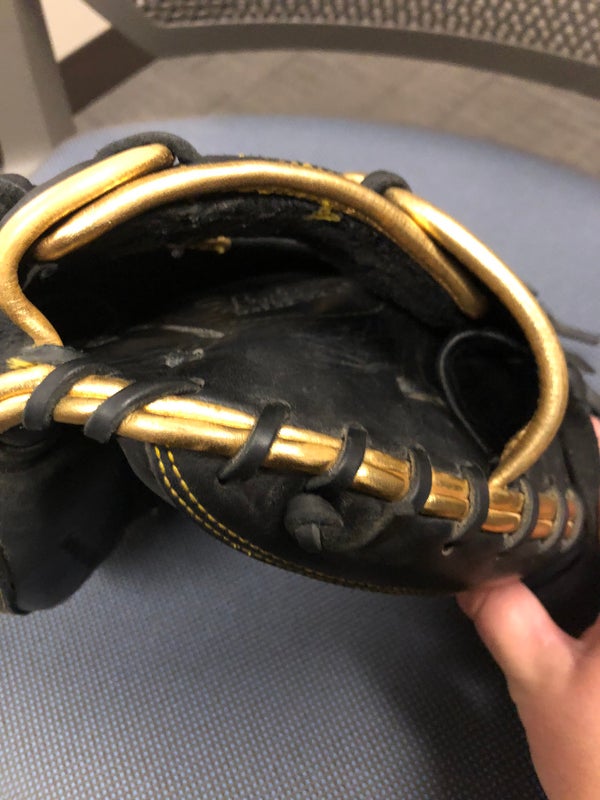 Right Hand Throw 32.5" Gold Glove Elite Catcher's Glove