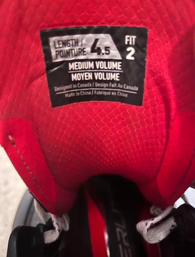 Intermediate Bauer Size 4.5 Vapor Hyperlite Hockey Skates