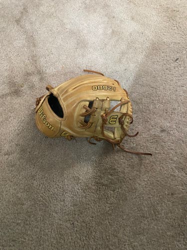 Used 2022 Right Hand Throw Wilson Infield DP15 A2000 Baseball Glove 11.5"