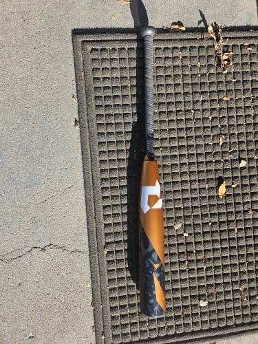 Used USSSA Certified DeMarini Composite Zoa Bat (-8) 22 oz 30"