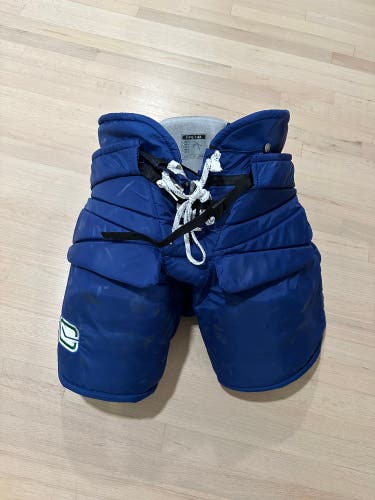 CCM HPG 14a Goalie Pants Fit 3