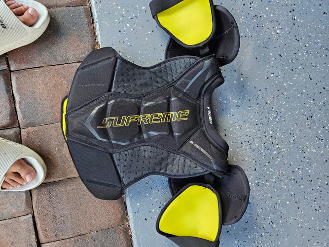 Senior Used Medium Bauer Supreme S29 Shoulder Pads