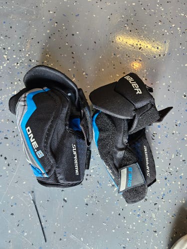 Senior Used Medium Bauer Supreme One.8 Elbow Pads