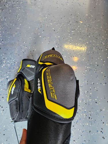 Senior Used Medium Bauer Supreme s29 Elbow Pads