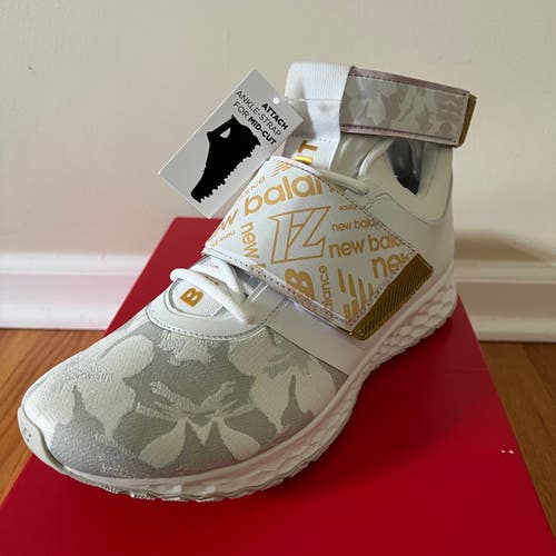 New Balance Men's Lindor 1 Training Baseball Shoes. Adult Men's size 10 White and Gold