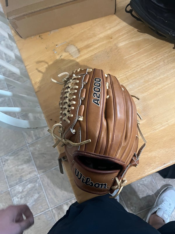 New 2023 Left Hand Throw 11.75" A2000 Baseball Glove