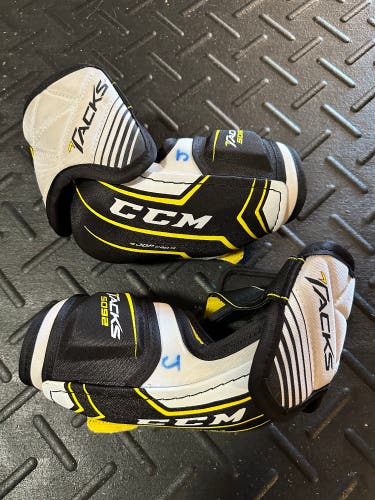 Used Large CCM  Tacks Elbow Pads