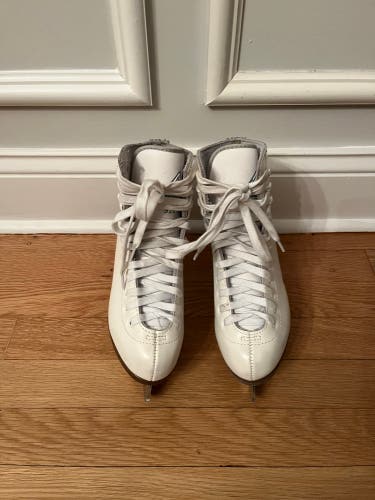 Jackson GS521 Glacier Figure Skates - Size 3 ALMOST NEW