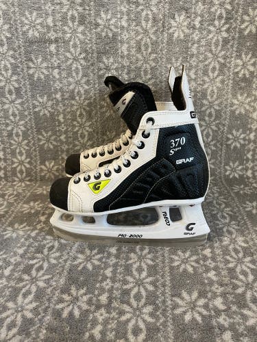 Used Intermediate Graf Supra 370 Hockey Skates Size 5 Regular