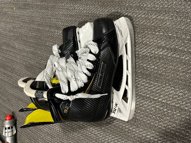 Lightly used bauer supreme S27 Skates size 8.0