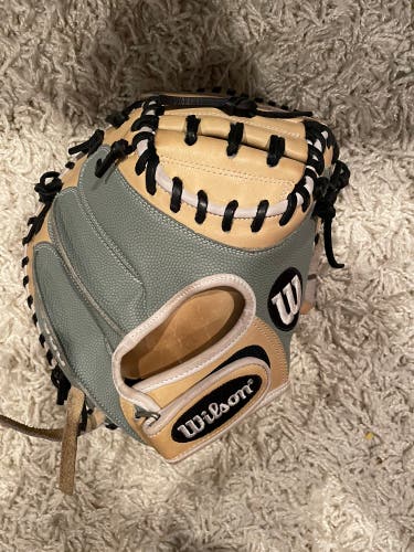 2021 Right Hand Throw 33" A2000 Baseball Glove