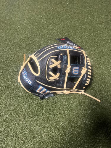 Wilson 11.5" A2000 Baseball Glove