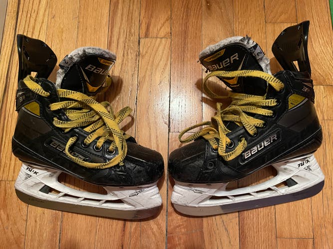 Junior Used Bauer Supreme 3S Pro Hockey Skates Extra Wide Width Size 2