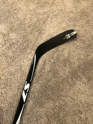 NEW Senior Right Handed Easton S7 Hockey Stick Zetterberg Curve 100 Flex