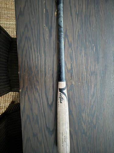 2022 Maple (-3) 29 oz 32" V-Cut Bat