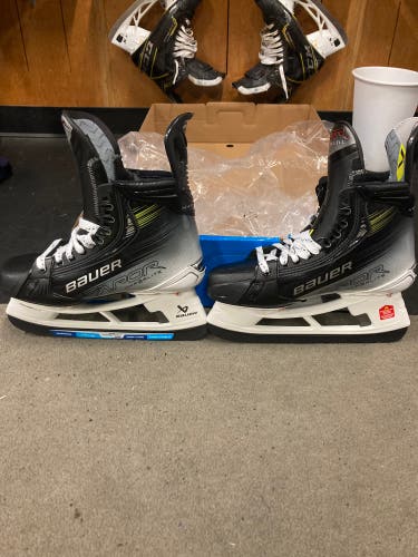 New Bauer Vapor Hyperlite 2 Hockey Skates