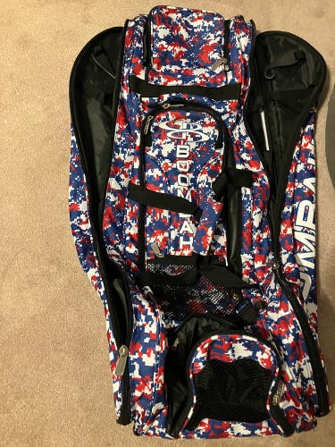 New Boombah Roller Bat And Gear Bag