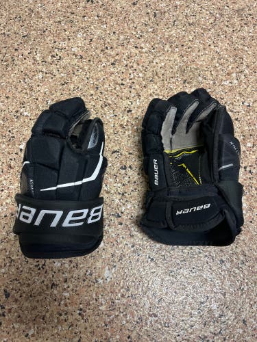 Used Bauer 13" Supreme Matrix Gloves