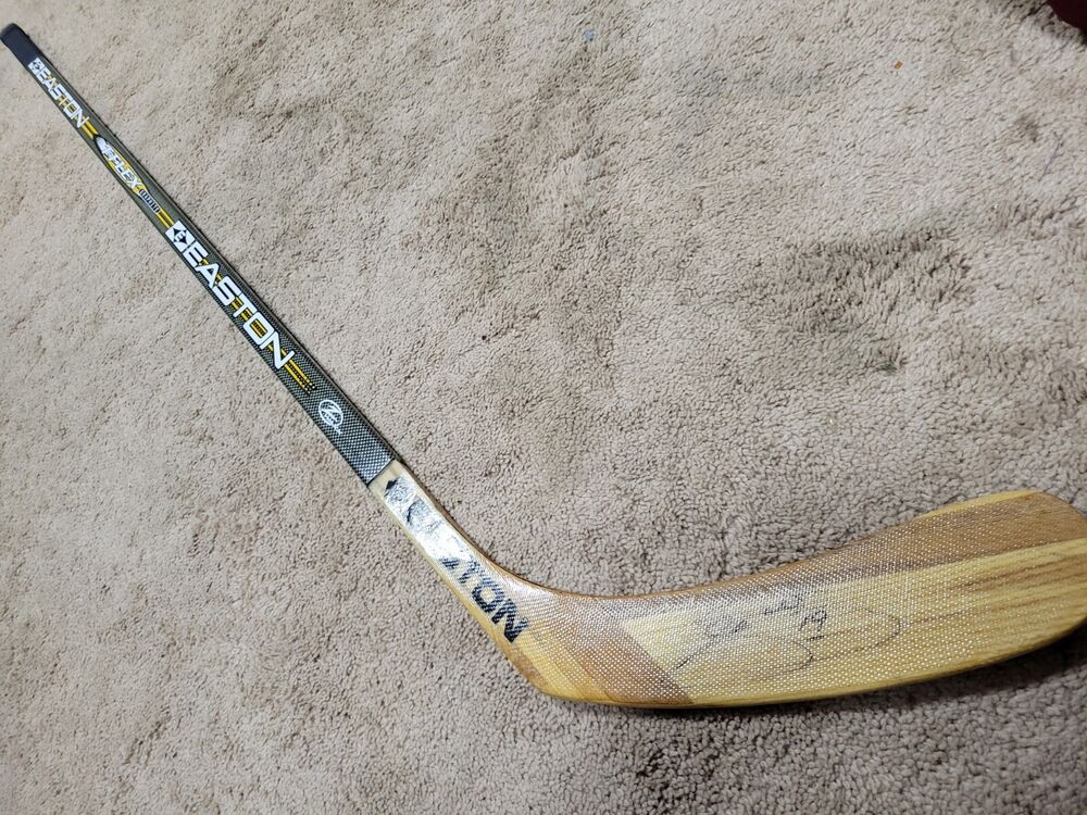 JOE SAKIC 97'98 Signed Colorado Avalanche NHL Game Used Hockey Stick COA