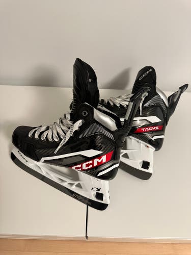 New CCM Extra Wide Width Pro Stock 8.5 AS-V Pro Hockey Skates