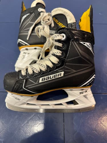 Used Bauer Regular Width Size 2 Supreme S160 Hockey Skates