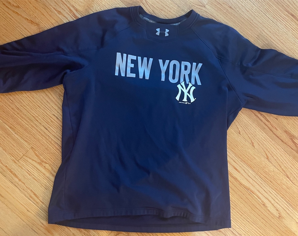 UA Under Armour NY Yankees Loose Large Long Sleeve Lightweight Sweatshirt