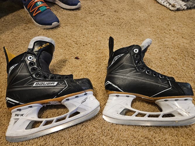 Junior Used Bauer Supreme S160 Hockey Skates Size 1