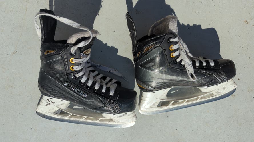Bauer Supreme 170 Hockey Skates Regular Width Size 4 intermediate