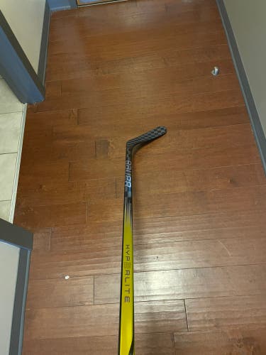 Senior Right Handed P90TM Pro Stock Vapor Hyperlite 2 Hockey Stick