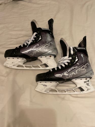 Used Bauer Pro Stock 8.25D Hyperlite Hockey Skates