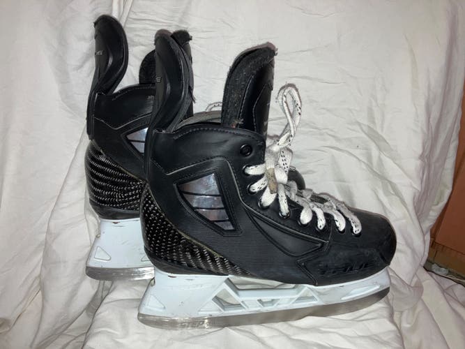 True Regular Width Size 5.5 Pro Custom Hockey Skates