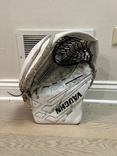 Vaughn VE8 Pro XP Carbon Goalie Glove