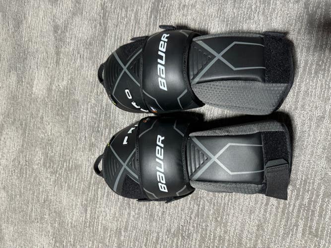 Used Bauer Pro Goalie Knee Pads