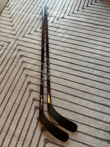 2 CCM Ribcor Pro Stock Sticks RH P90TM No Grip