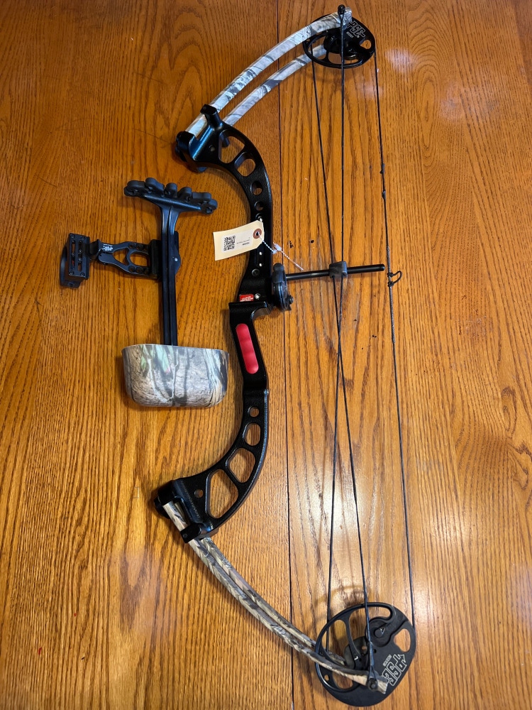 Used PSE Chaos Compound Bow