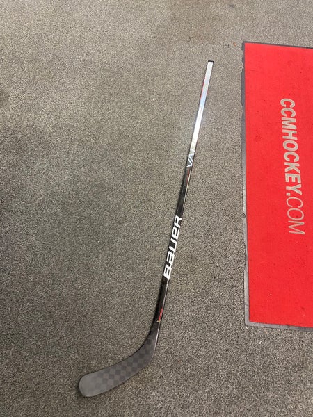 Senior Right Handed P92 Vapor Hyperlite Hockey Stick