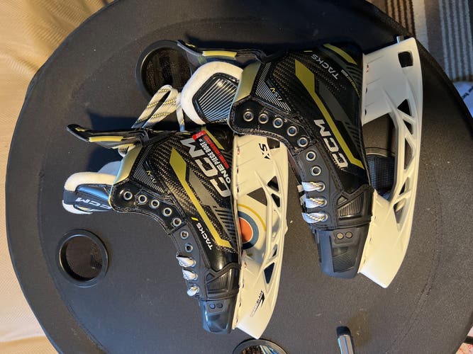 Senior CCM Regular Width 7 AS-V Pro Hockey Skates